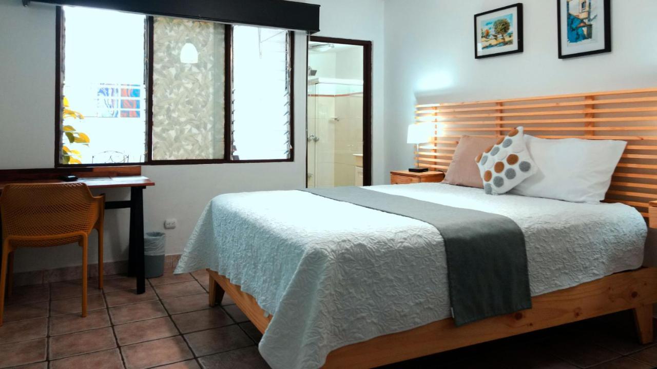 Trebol Amarillo Bed & Breakfast Escazu Ngoại thất bức ảnh