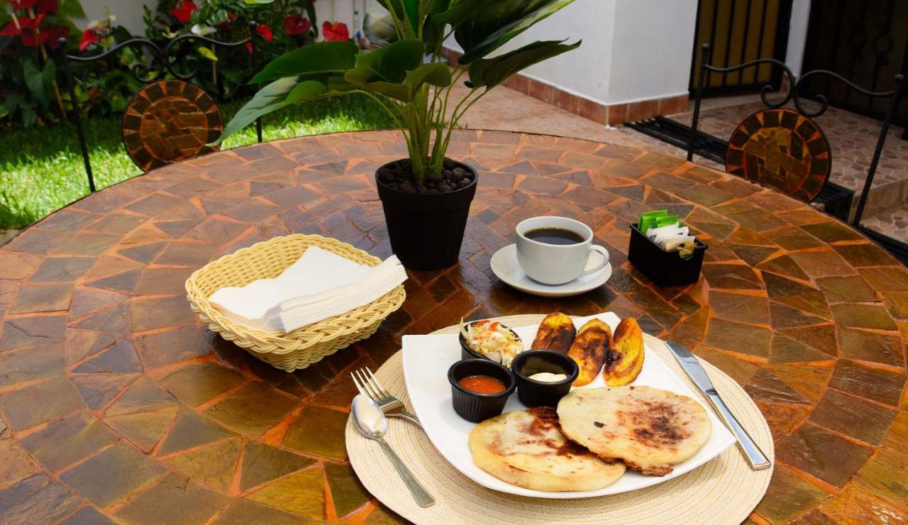 Trebol Amarillo Bed & Breakfast Escazu Ngoại thất bức ảnh