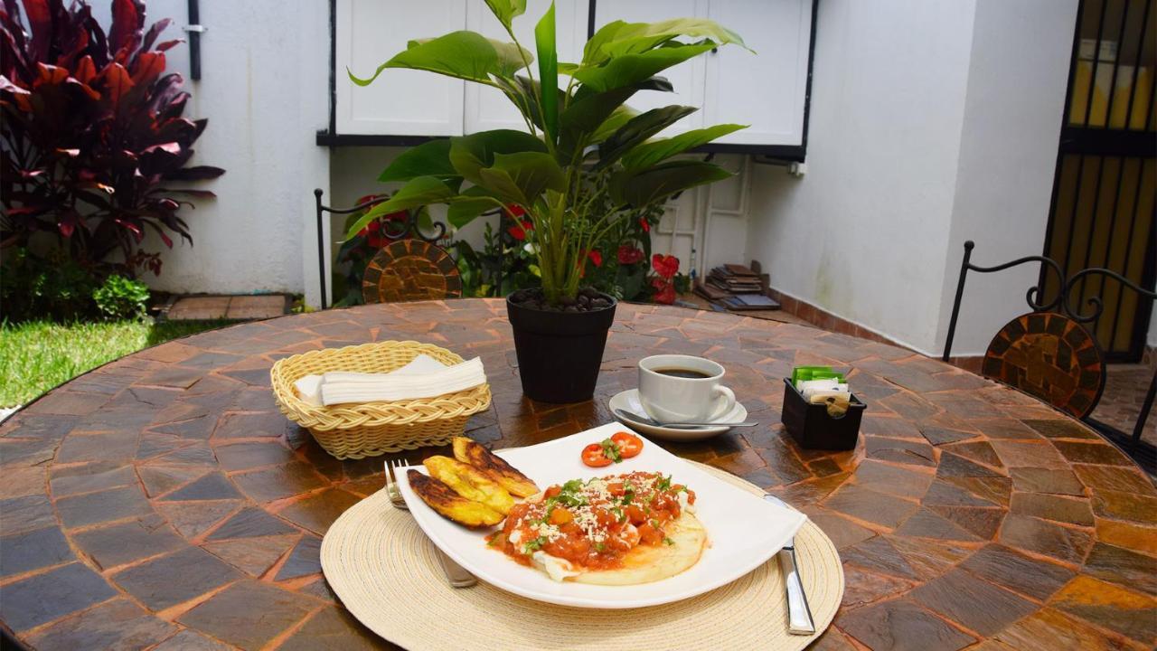 Trebol Amarillo Bed & Breakfast Escazu Ngoại thất bức ảnh