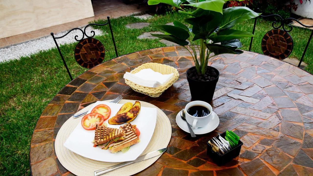Trebol Amarillo Bed & Breakfast Escazu Ngoại thất bức ảnh