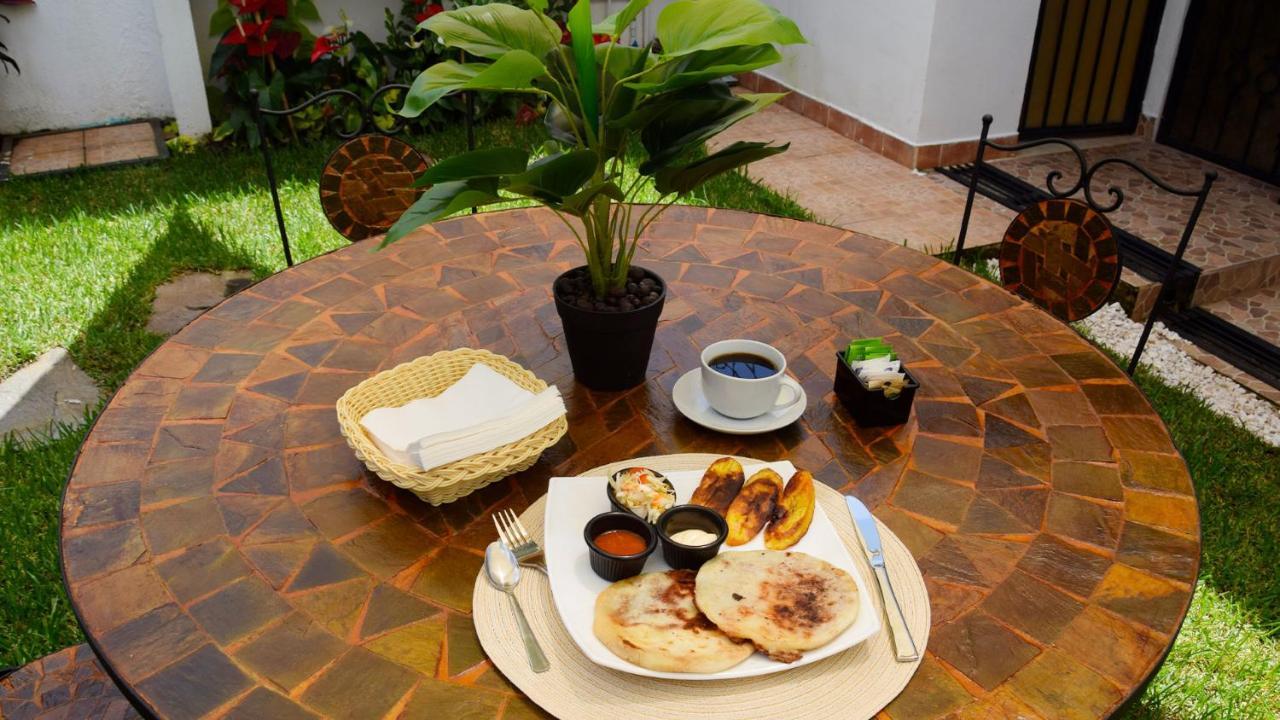 Trebol Amarillo Bed & Breakfast Escazu Ngoại thất bức ảnh
