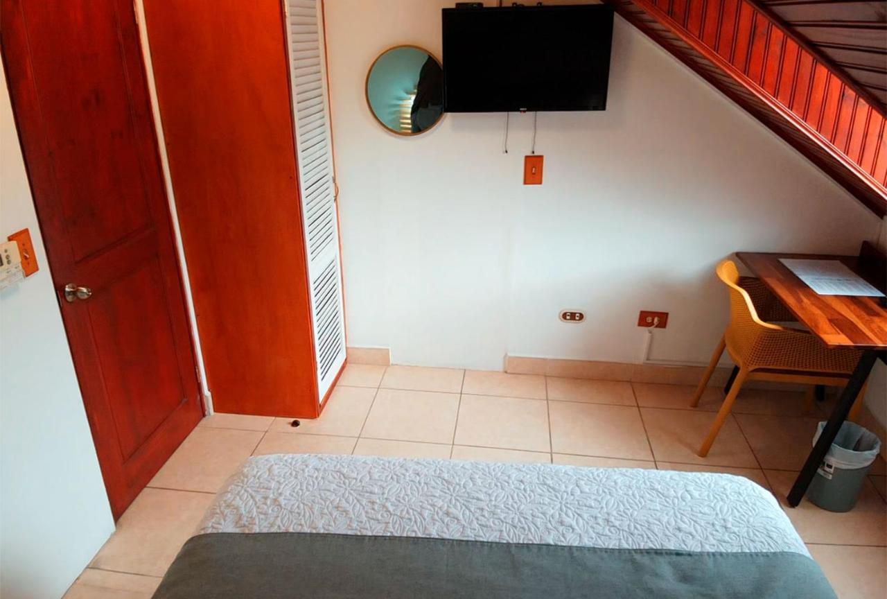 Trebol Amarillo Bed & Breakfast Escazu Ngoại thất bức ảnh